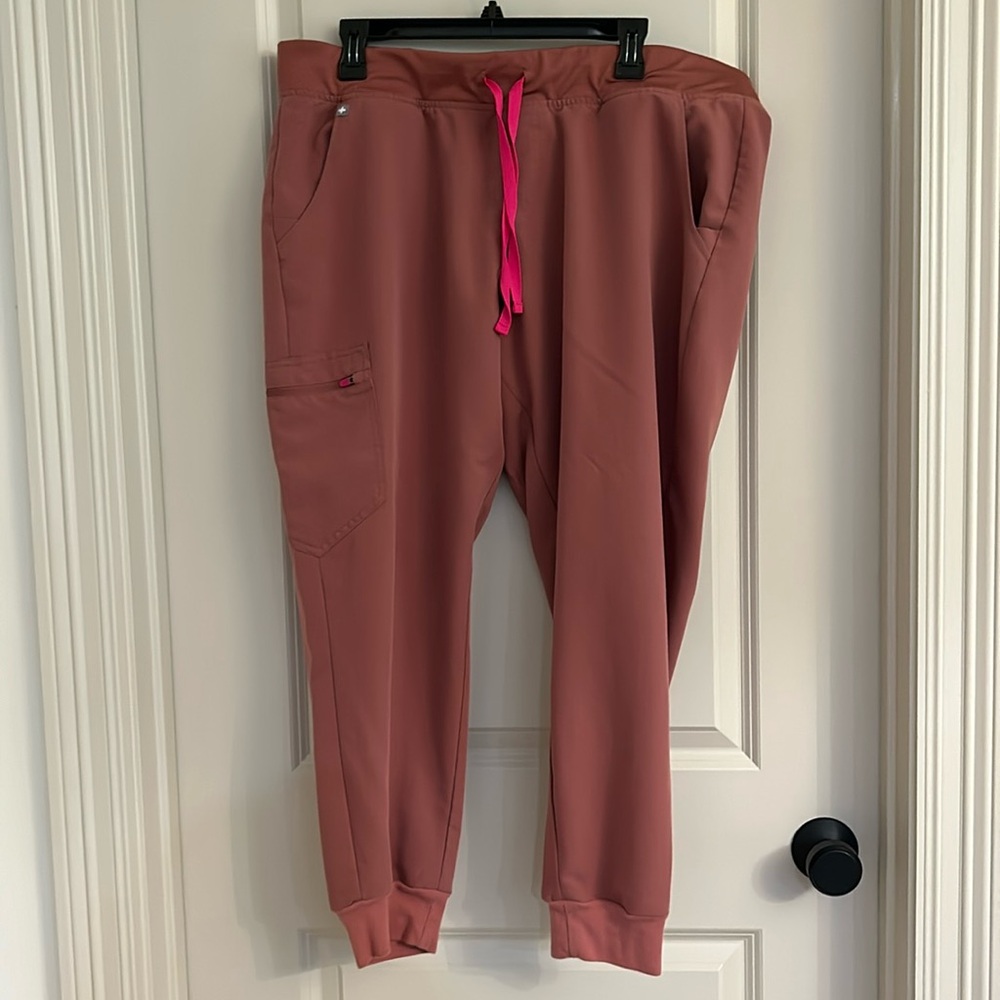 Figs Zamara jogger scrub pants (XXL- petite length)